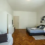 דירה Ljubica With Shared Bathroom זאדאר