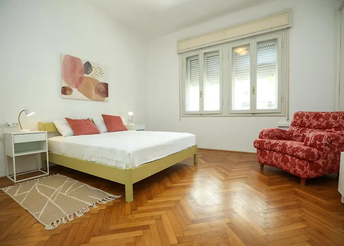 Ljubica With Shared Bathroom ザダル