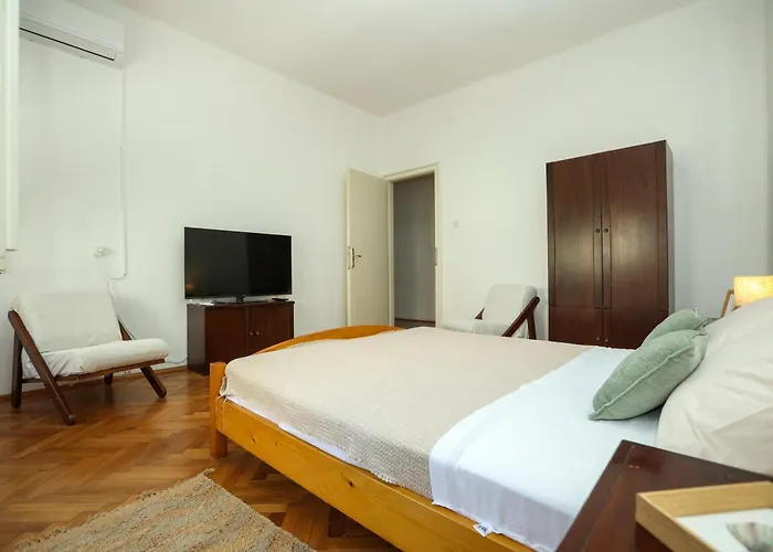 Ljubica With Shared Bathroom Apartment