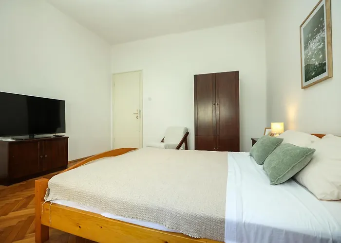 Ljubica With Shared Bathroom Apartment Zadar