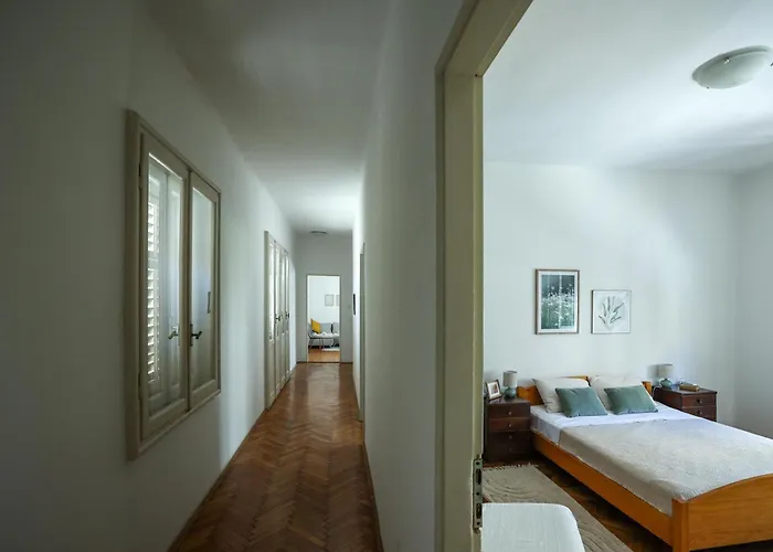 Ljubica With Shared Bathroom アパート ザダル