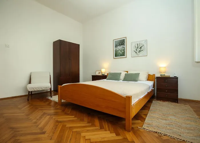 Ljubica With Shared Bathroom ザダル